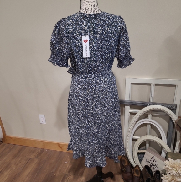Kate Kasin NWT Women's SZ Med blue ditsy floral dress tie belt v neck ruffle hem - Picture 4 of 12